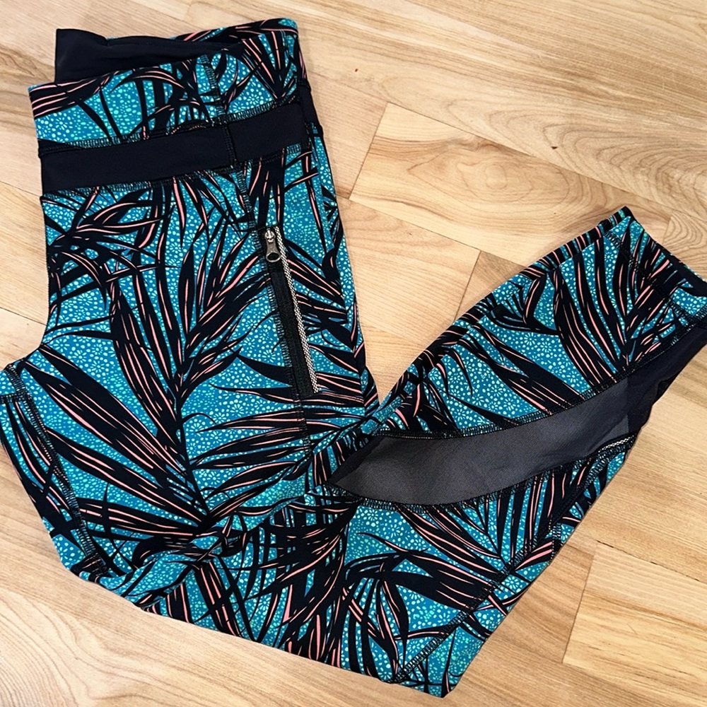 Lululemon size 8 cropped